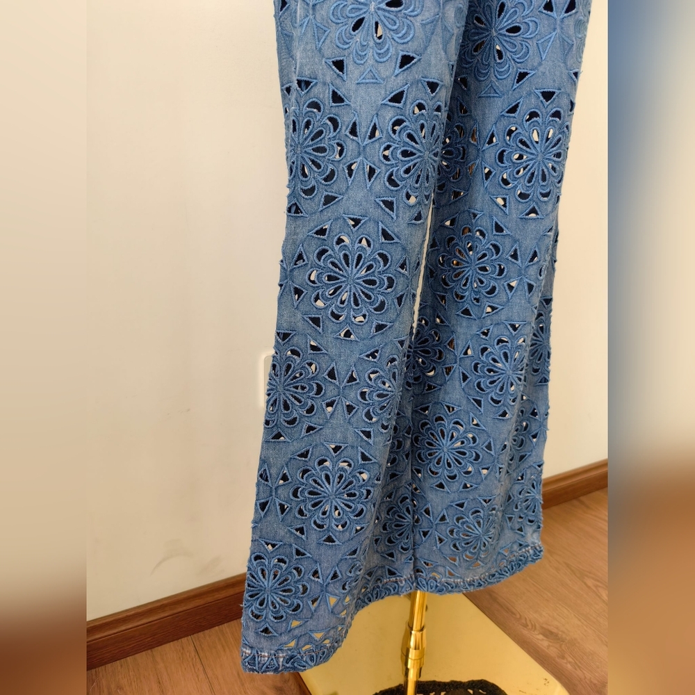 Alice + Olivia WEEZY LASERCUT JEAN - Picture 15 of 16